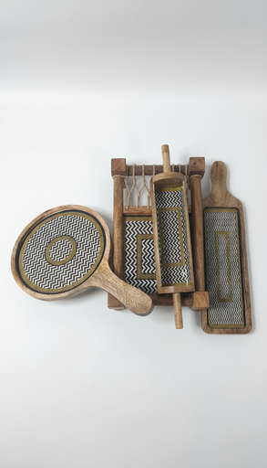 Set of serving platters